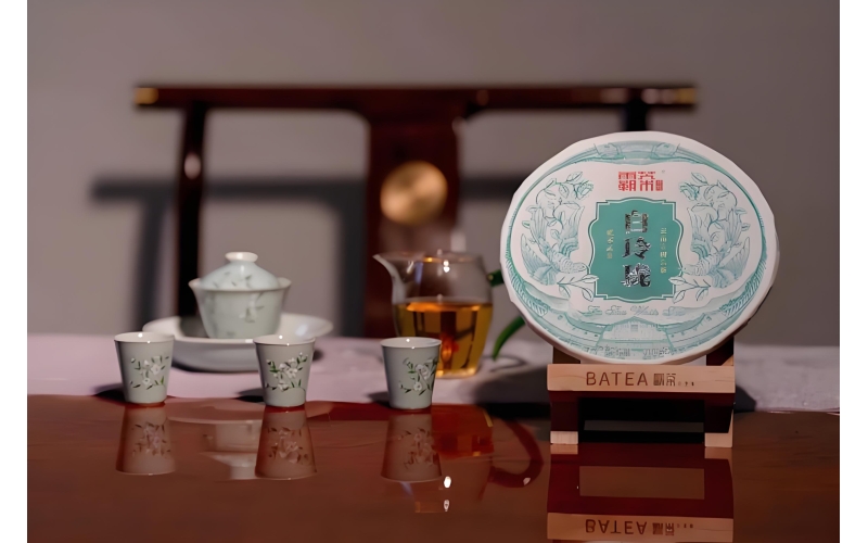 霸茶白玲珑是一款云南古树白茶 云南霸茶茶业有限公司出品 Ba Cha Bai Linglong is a Yunnan ancient tree white tea produced by Yunnan Ba Cha Tea Industry Co., Ltd